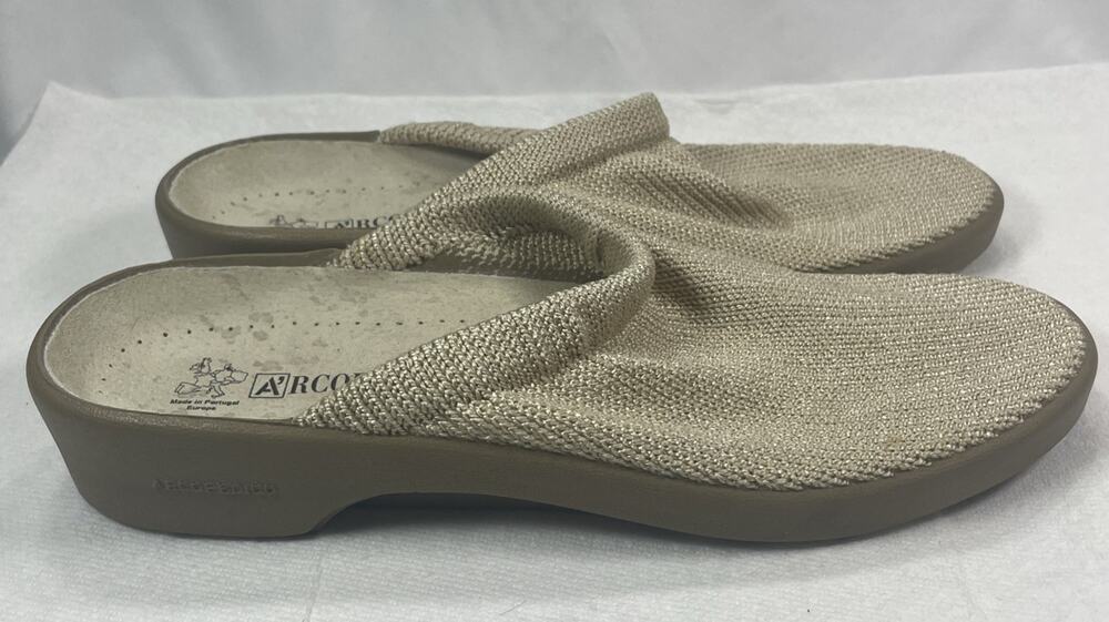 Arcopedico Women’s Shoes Size 8 Gold Knit Slip On Flats